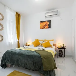 Light-monza-unirii Apartment