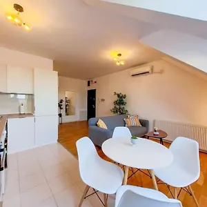 Dd Apartment